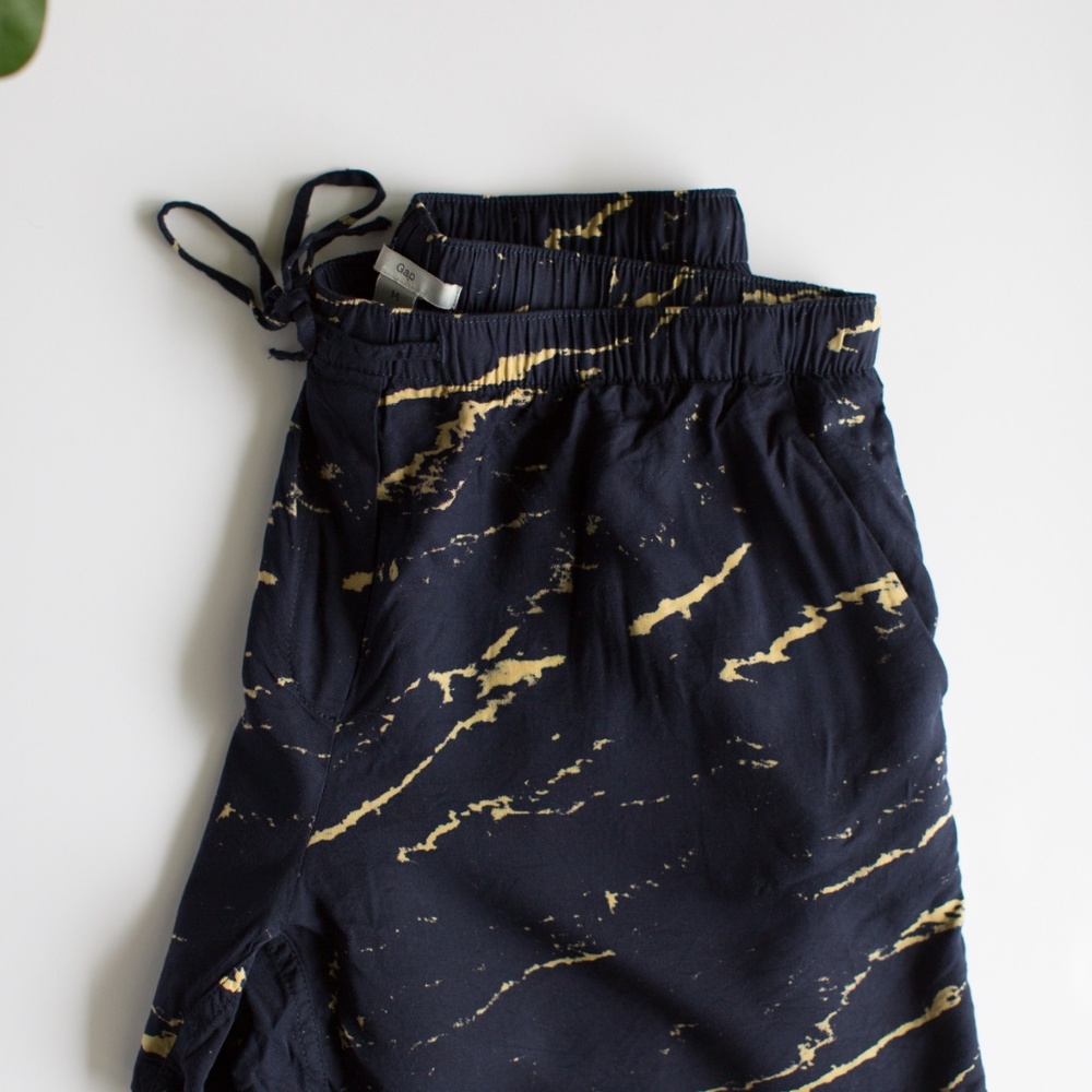 Gap Shorts - Picture 2 of 4
